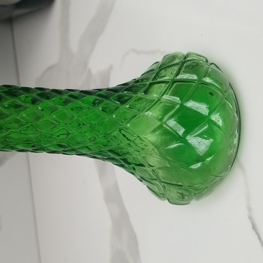 Vintage green bud vase - Picture 3 of 5